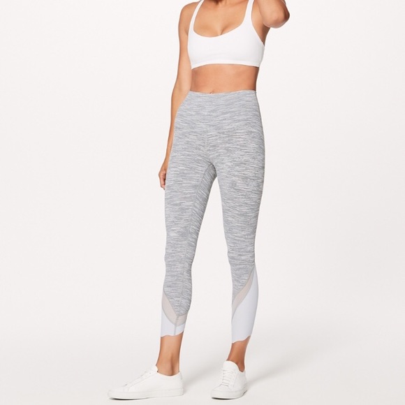 lululemon WunderUnder Crop Special Edition Scallop - Picture 1 of 5